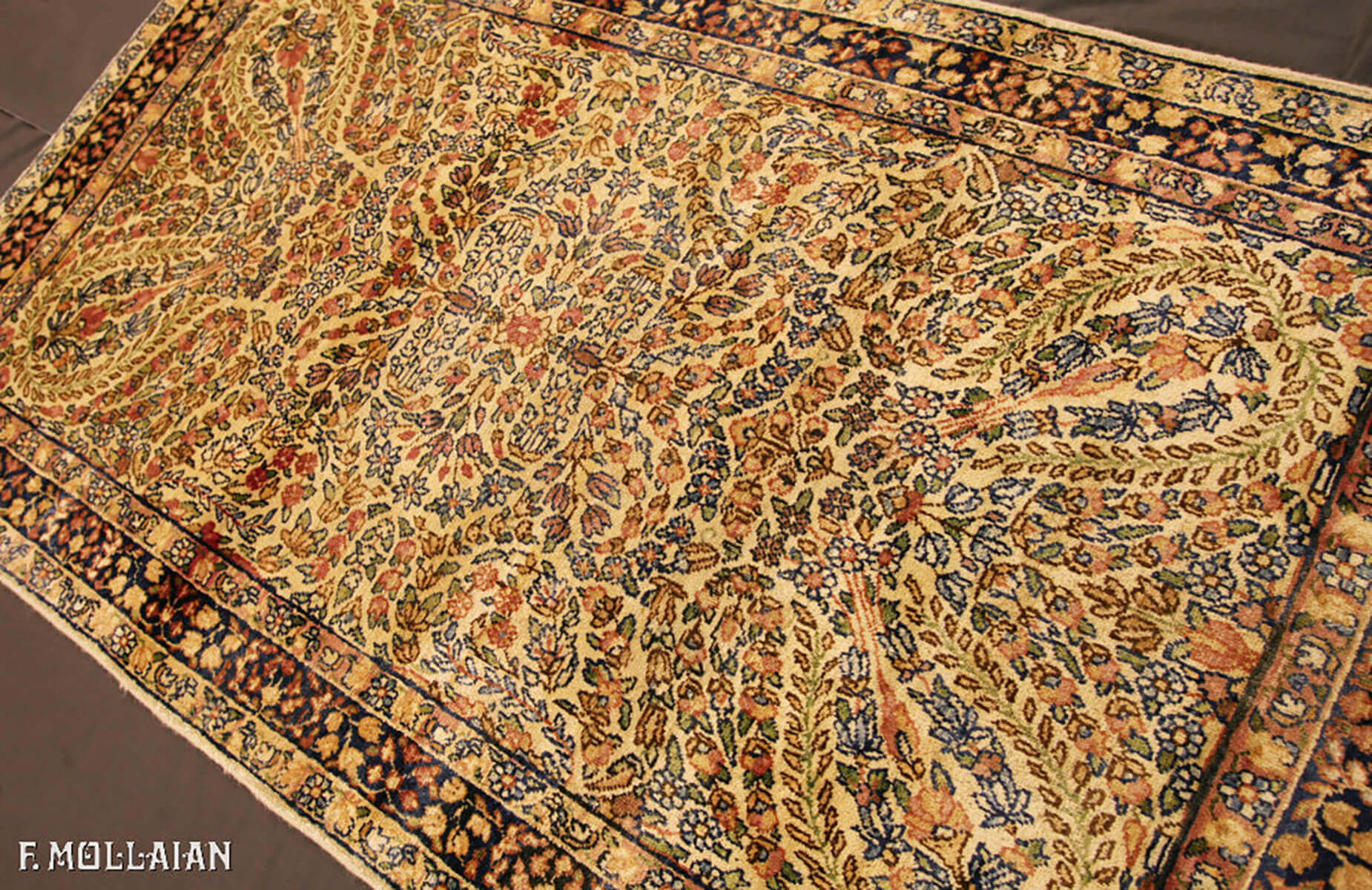 Semi-Antique Persian Kerman Rug n°:28177470